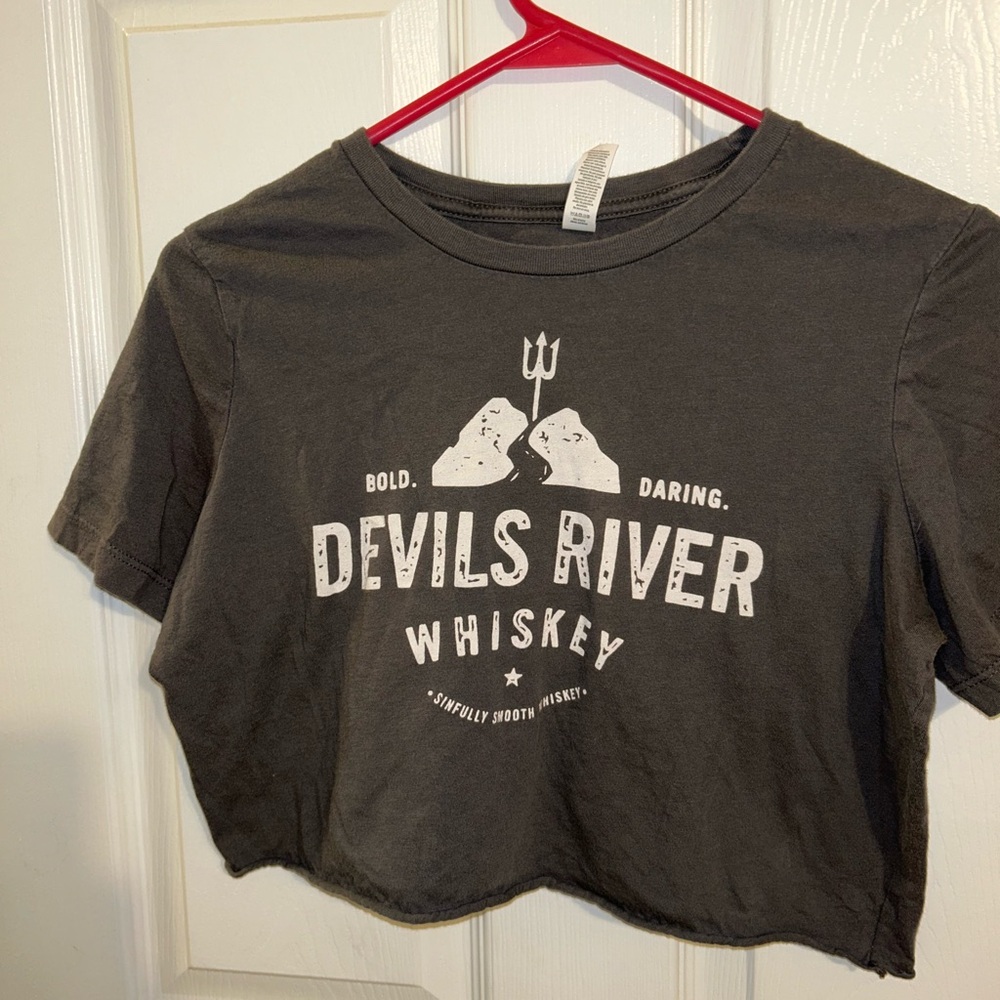 Cropped graphic tee